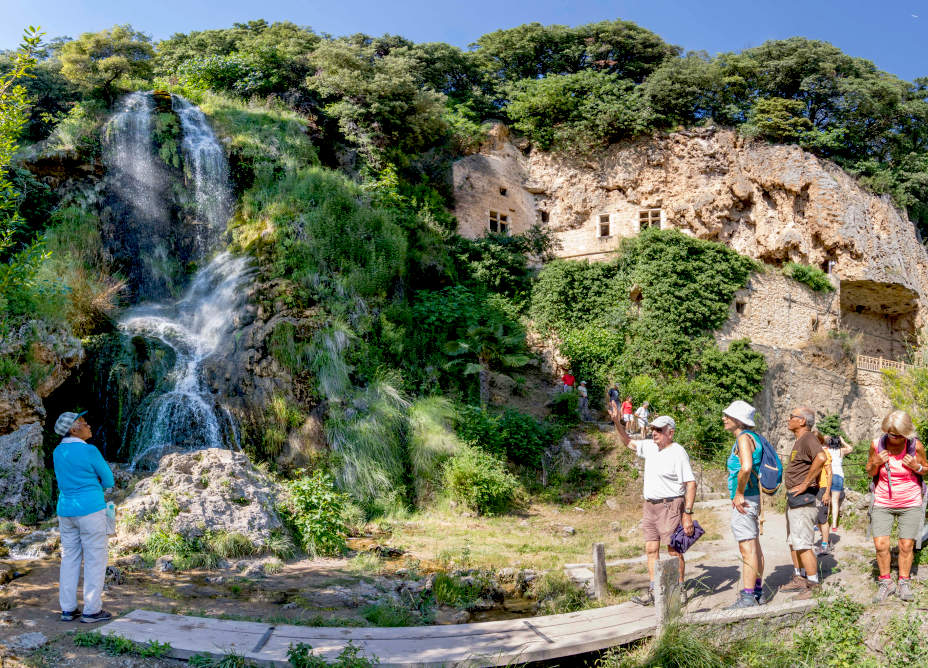 cascade de villecroze-les-grottes